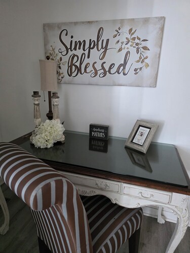 Carolina Girls
Southern Charm Hometown Cottage!