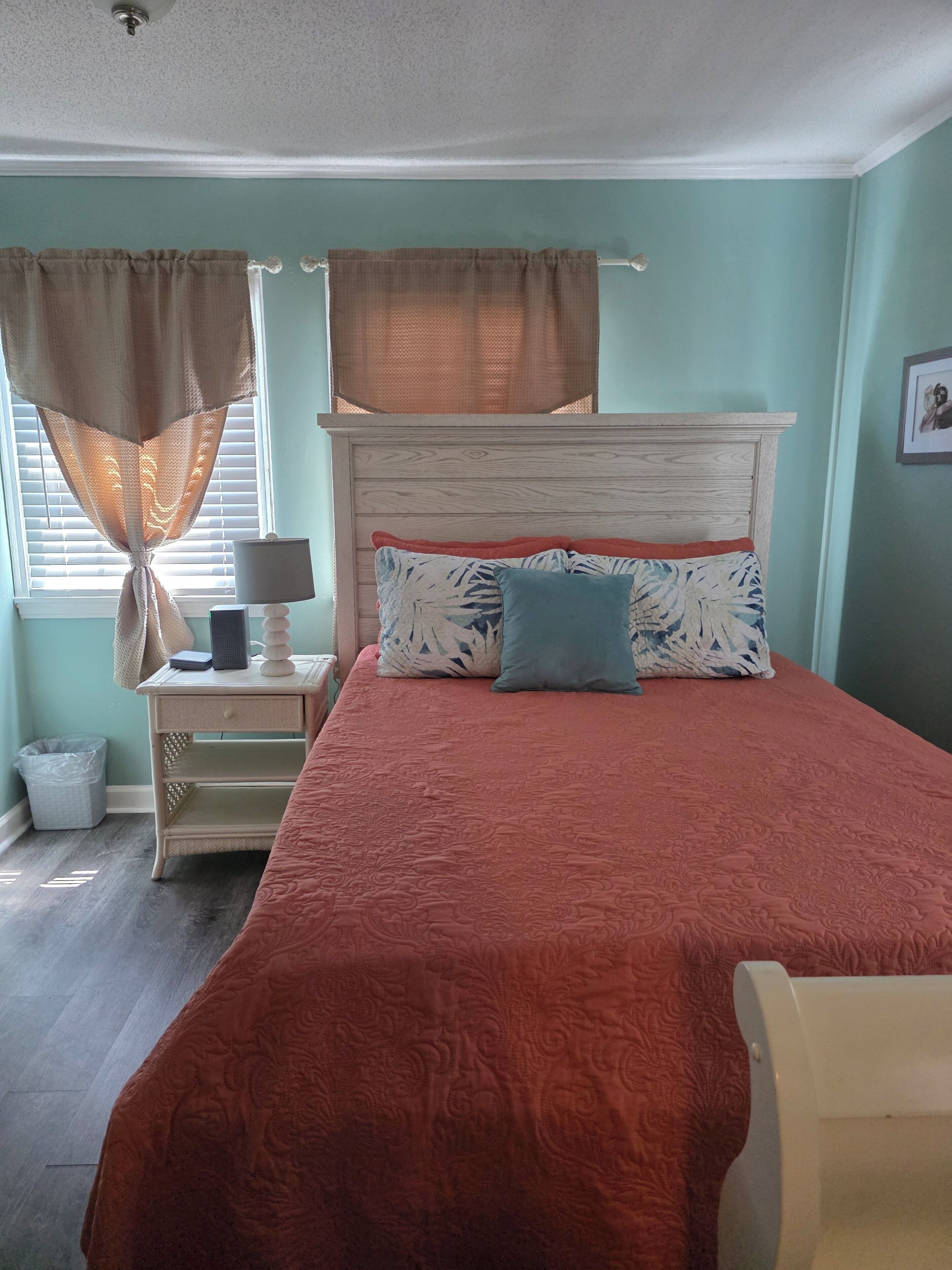 3 bedrooms, desk, iron/ironing board, free WiFi