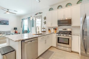 Fridge, microwave, stovetop, dishwasher