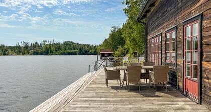 Lovely home in Gränna with lake view