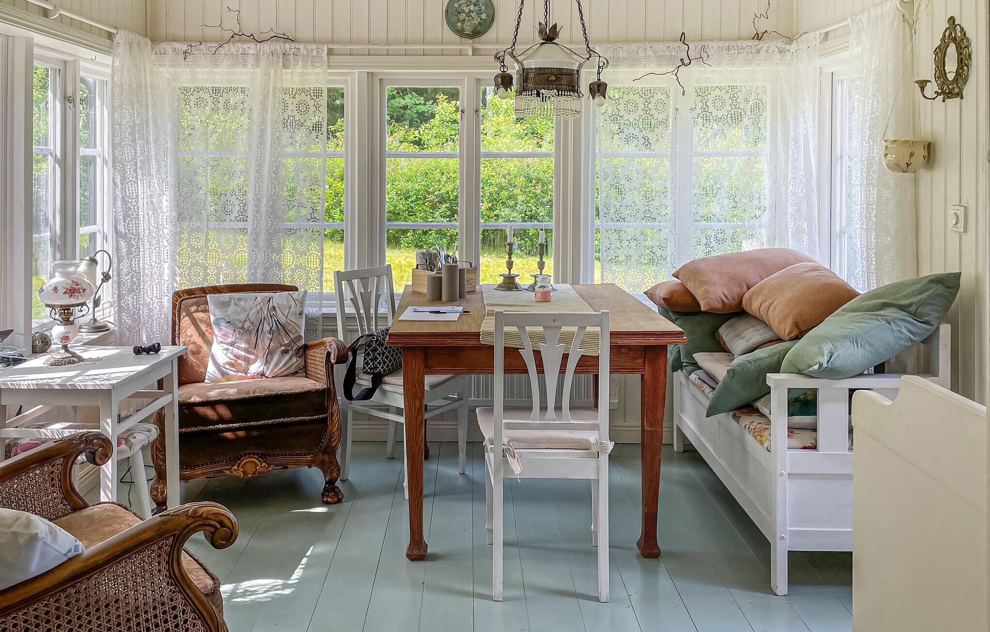 暖炉、DVD プレーヤー