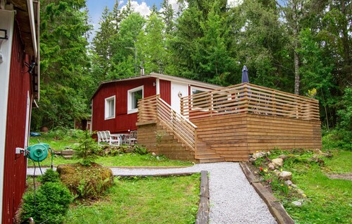 Gorgeous home in örebro with sauna