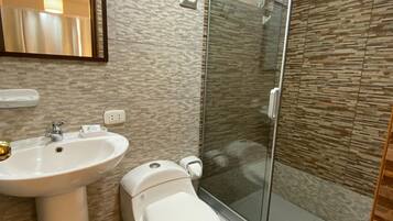 Twin Room | Bathroom