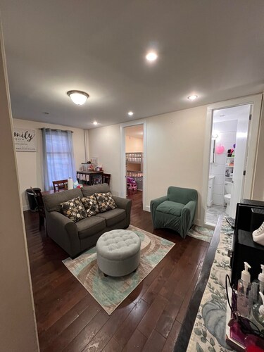 Spacious 3-bedroom apartment with WiFi, AC in lovely New York