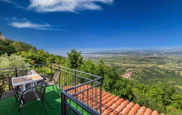 Outdoor dining - Amazing apartment in Smarje (Smarje)