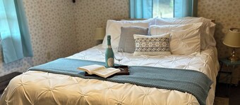 Charming Vermont Retreat: 2 Bedroom, 2 Bath