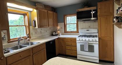 Charming Vermont Retreat: 2 Bedroom, 2 Bath