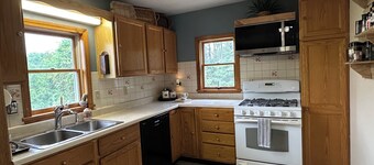 Charming Vermont Retreat: 2 Bedroom, 2 Bath