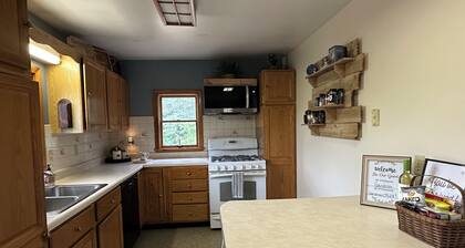 Charming Vermont Retreat: 2 Bedroom, 2 Bath
