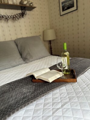 2 عدّة غرف نوم وواي فاي وملاءات أسرّة