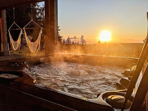 Quarto casal conforto, banheiro compartilhado (Hot Tub Room) | Hidromassagem externa