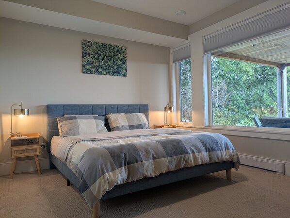 Double Room, Shared Bathroom (Patio Room) - Mountain House of Wonder (Qualicum Beach)