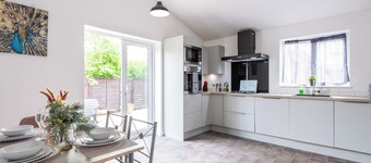 Beverley Central Quiet 3 bedroom Homey Parking
