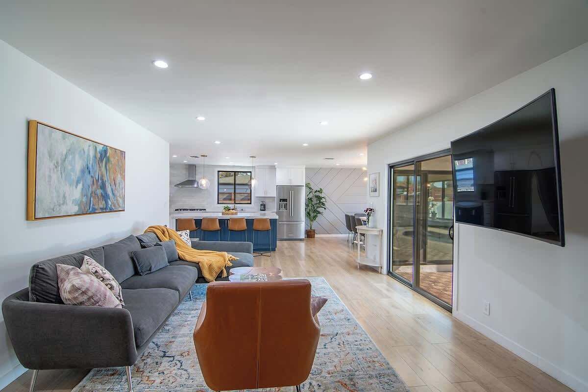 TV, fireplace, offices