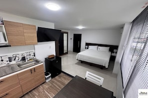 1 slaapkamer, een strijkplank/strijkijzer, wifi, beddengoed