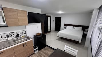 1 habitación, tabla de planchar con plancha, wifi y ropa de cama