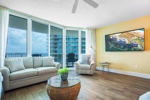 Smart TV, DVD player, ping pong, stereo - Beach Bay and Gulf View Two Bedroom Unit. Complimentary Boat Slip! (Orange Beach)