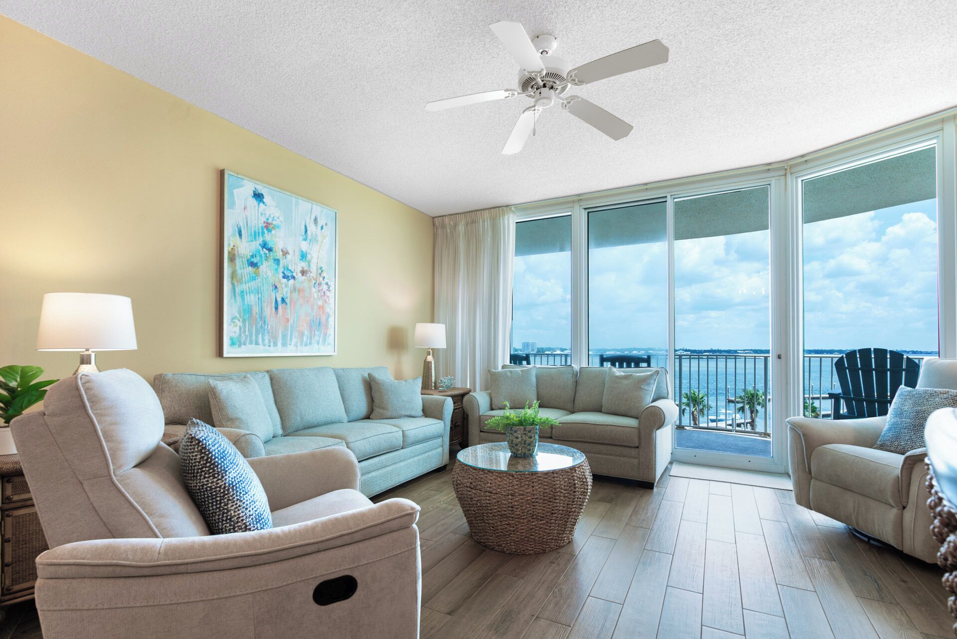 Smart TV, DVD player, table tennis, stereo