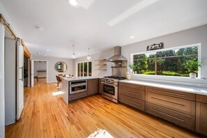 Micro-ondes, four, plaque de cuisson, lave-vaisselle