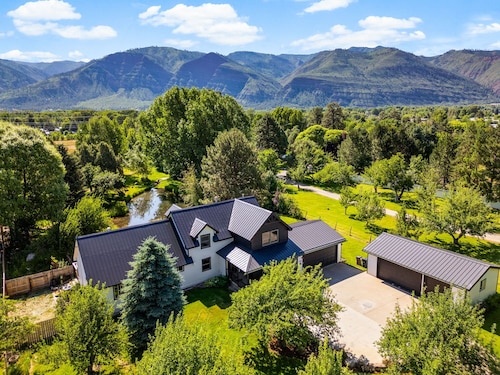 Luxe Retreat at Celebration Pond - 6BR, 4.5 BA, WIFI, A/C, Optional HotTub