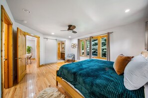 6 habitaciones, escritorio y tabla de planchar con plancha 