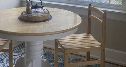 Cozy 1-bedroom apartment in lovely Alma with WiFi, AC