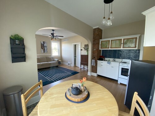 Cozy 1-bedroom apartment in lovely Alma with WiFi, AC