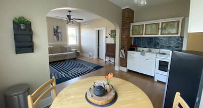 Cozy 1-bedroom apartment in lovely Alma with WiFi, AC