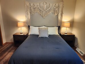 3 bedrooms, iron/ironing board, WiFi, bed sheets