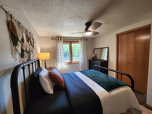 3 室のベッドルーム、アイロン / アイロン台、WiFi、ベッドシーツ