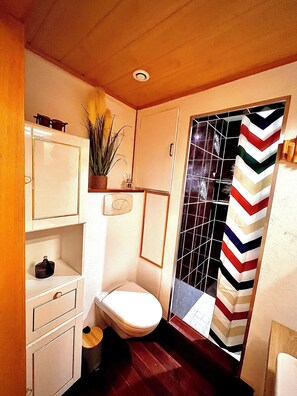 Hair dryer, towels, soap, toilet paper - Studio apartment in the heart of nature with shared pool and playground (Bœrsch)