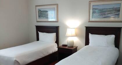 Charming 2-bedroom condo with WiFi, fitness room in lovely Williamsburg