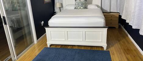 4 habitaciones, tabla de planchar con plancha, wifi y ropa de cama