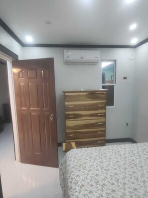 Bügeleisen/Bügelbrett, WLAN, Bettwäsche