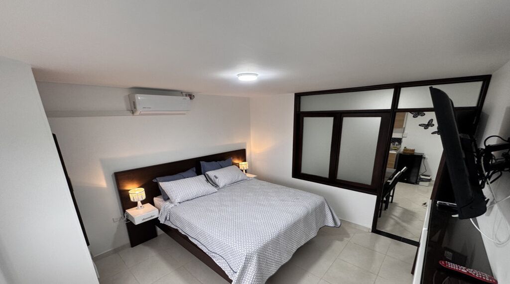 2 makuuhuonetta, silitysrauta/-lauta, Wi-Fi, vuodevaatteet