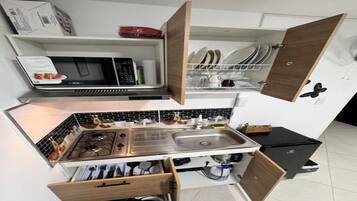 Microondas y placa de cocina