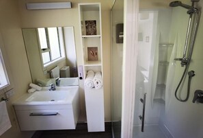 Bathroom - Kea by the Lake (Te Anau)