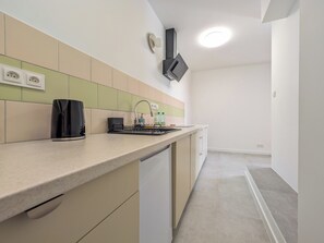 Fridge, stovetop, dishwasher, toaster