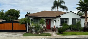 Charming 1-bedroom with WiFi, AC in terrific Montclair with pool