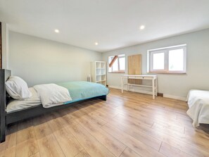 2 habitaciones, tabla de planchar con plancha, wifi y ropa de cama
