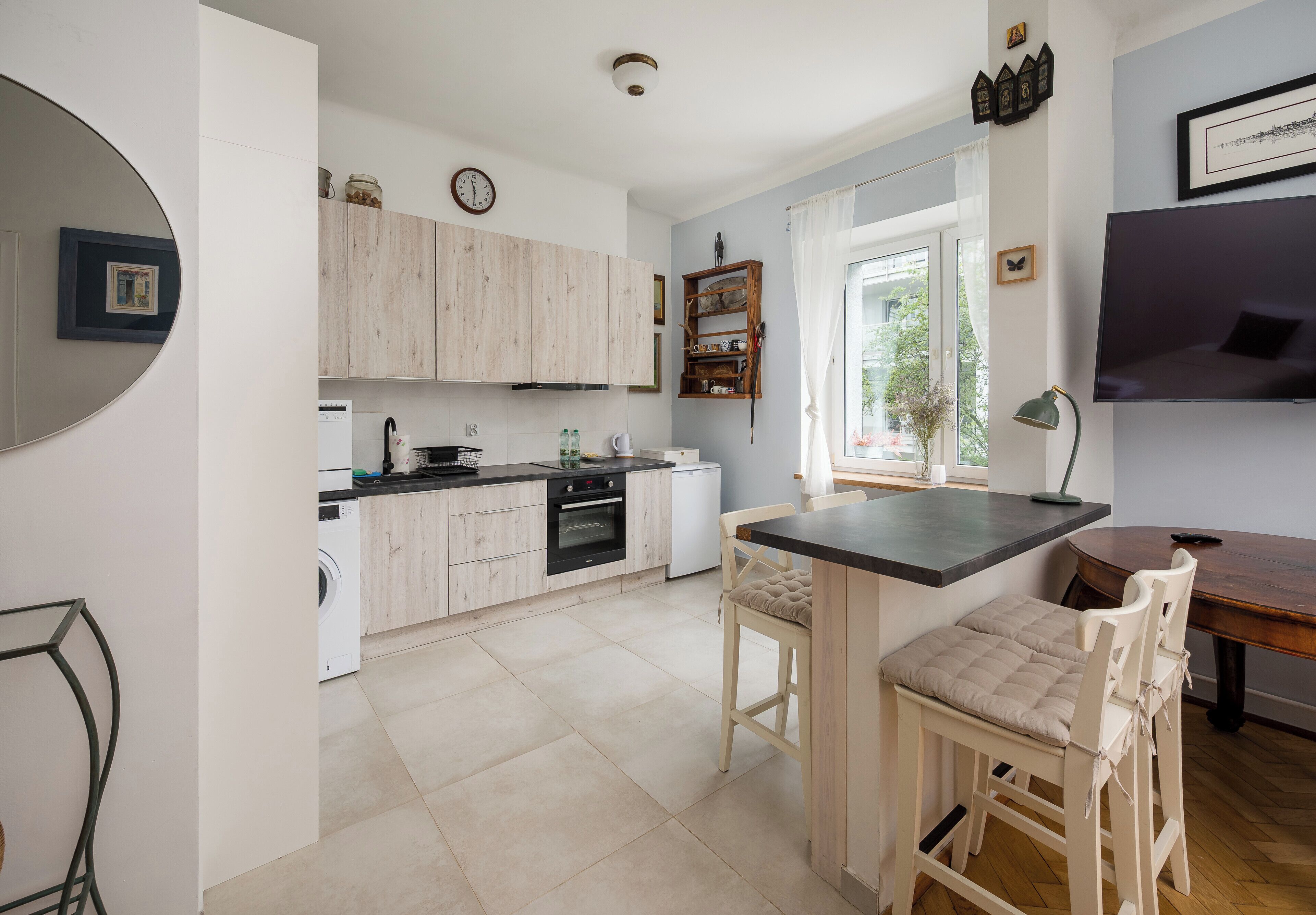 Fridge, oven, stovetop, dishwasher