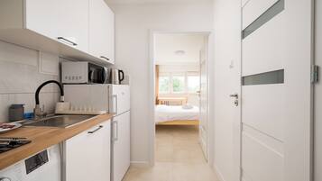 Fridge, microwave, stovetop, toaster