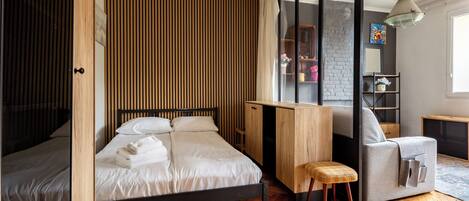 1 غرفة نوم ومكواة/لوح كي وواي فاي وملاءات أسرّة