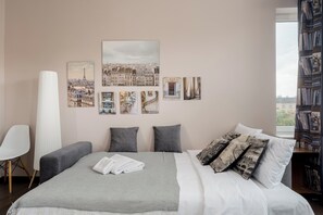Iron/ironing board, WiFi, bed sheets