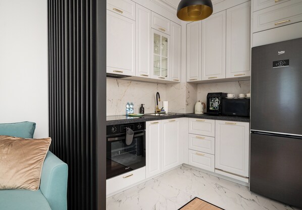 Fridge, microwave, oven, stovetop