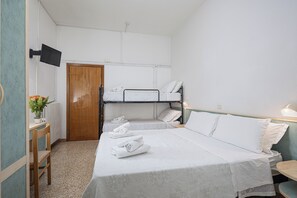 In-room safe, free WiFi, bed sheets - Hotel Luca  (Cesenatico)