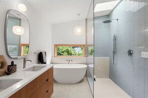Articles de toilette écologiques, séchoir à cheveux, serviettes fournies