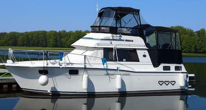 Chalet Boat in the heart of Montreal