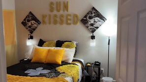 1 bedroom, desk, free WiFi, bed sheets - Sun-Kissed Stay🌞 (Galveston)