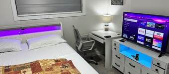 White Private Charm Room near YEG Airport with Shared Bathroom| Shared Kitchen